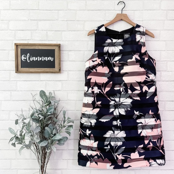 Vince Camuto Dresses & Skirts - VINCE CAMUTO Navy Blue Flowered Sleeveless Dress